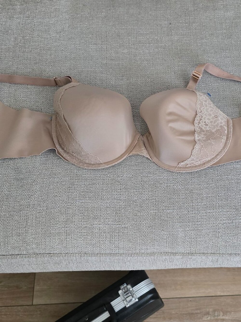 Soma Bra 38C beige vanishing 360 perfect coverage lace trim